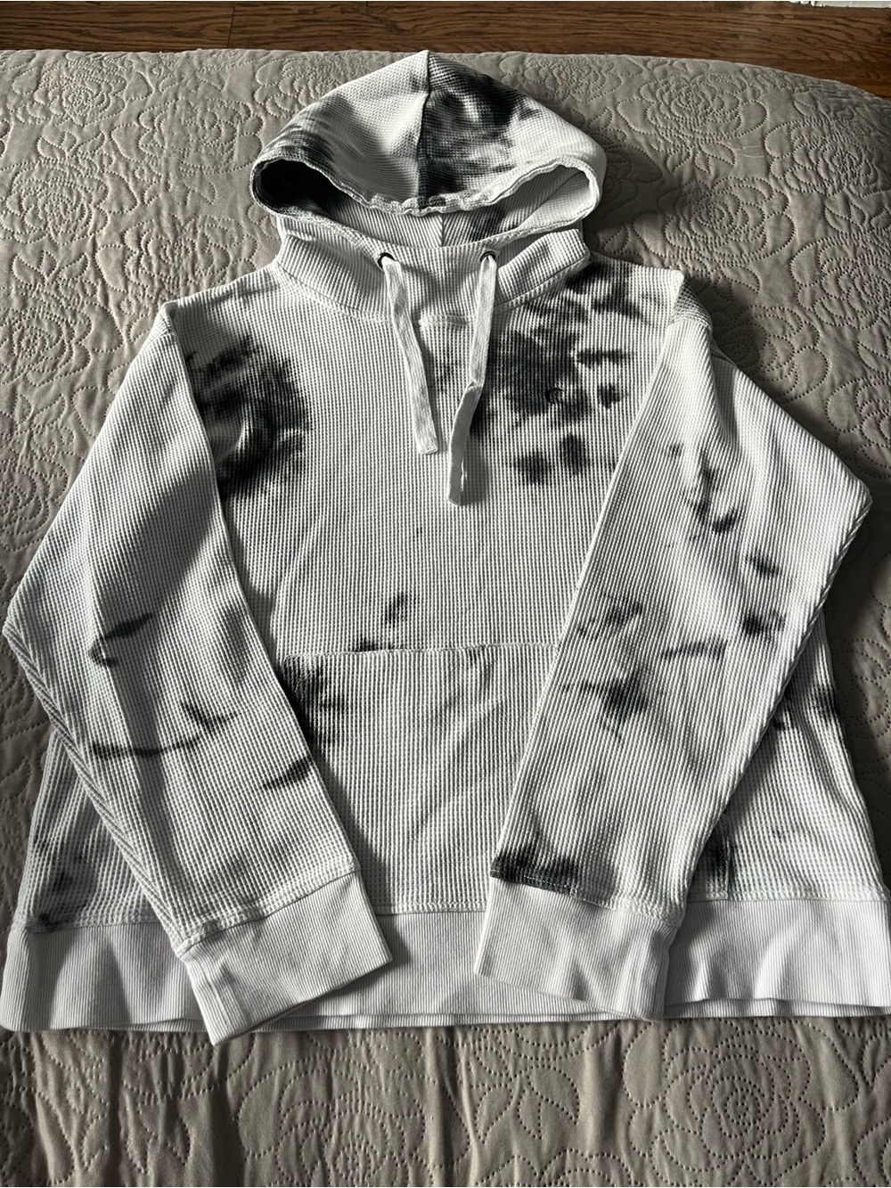 ZYIA Women's White and Black Tie-Dye Waffle-Knit Hooded Top